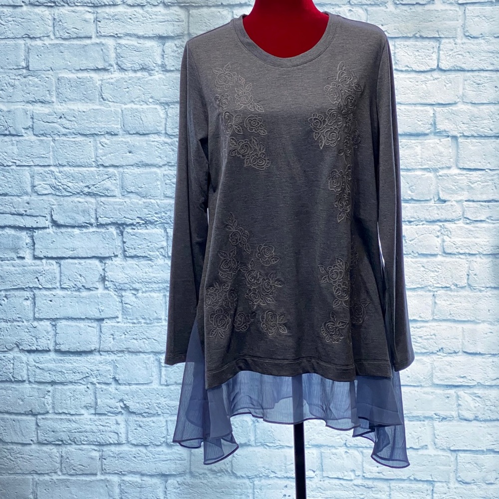 Detailed Flowy Top - Picture 2 of 5